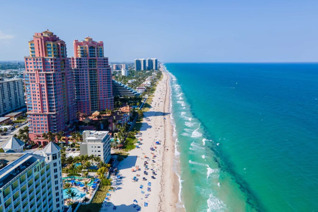 Vue aérienne des plages de Miami Beach et du littoral de Floride lors d'une colonie de vacances à Miami