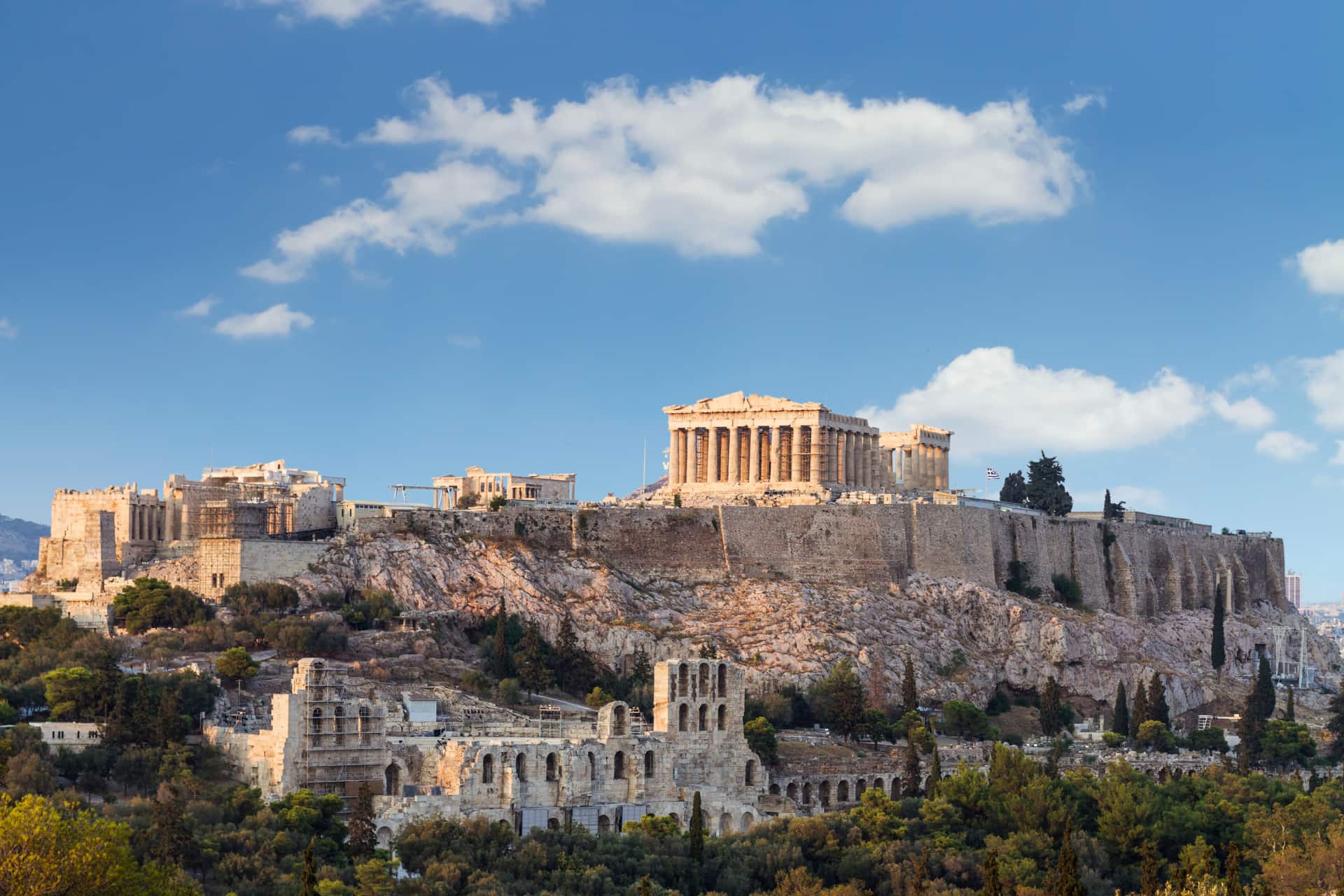 Acropole d'Athènes pendant une colonie de vacances en Grèce printemps.