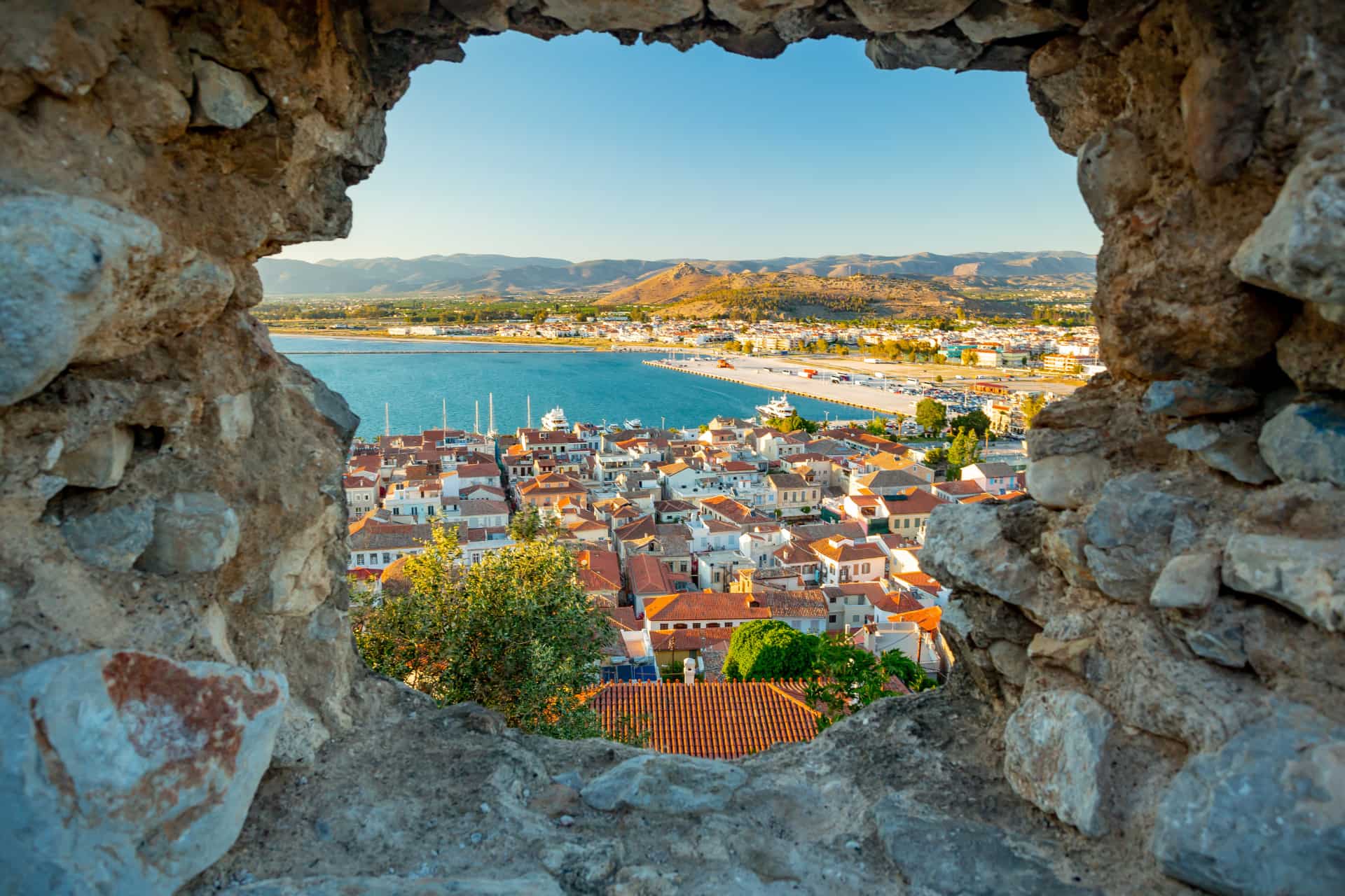 Vue sur Nauplie lors d'une colonie de vacances en Grèce printemps.
