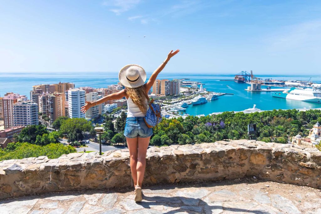 Admirez la vue sur le port pendant votre séjour linguistique à Málaga.