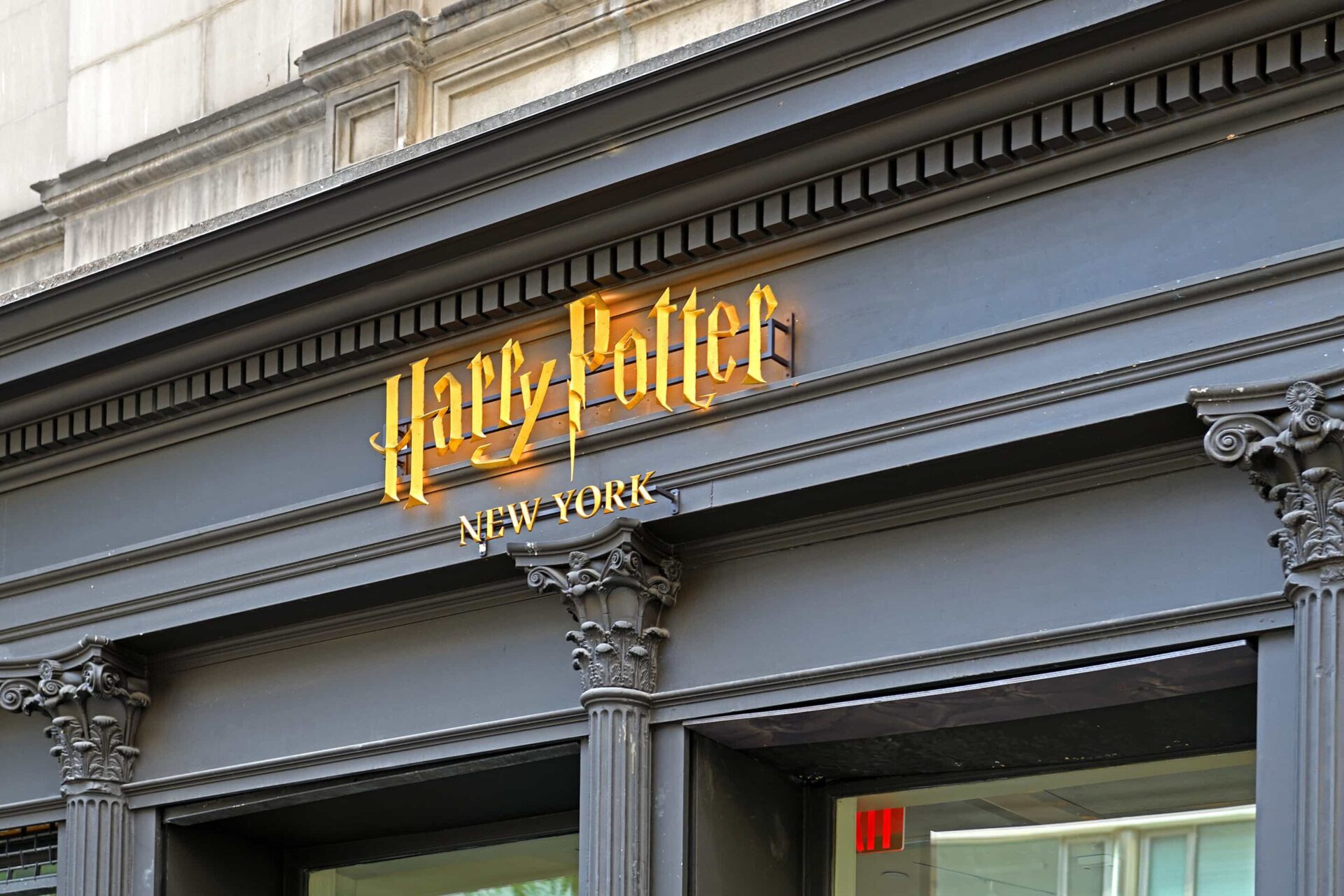 Façade du Harry Potter Store à New York, un top spot incontournable pour les fans de l’univers magique.