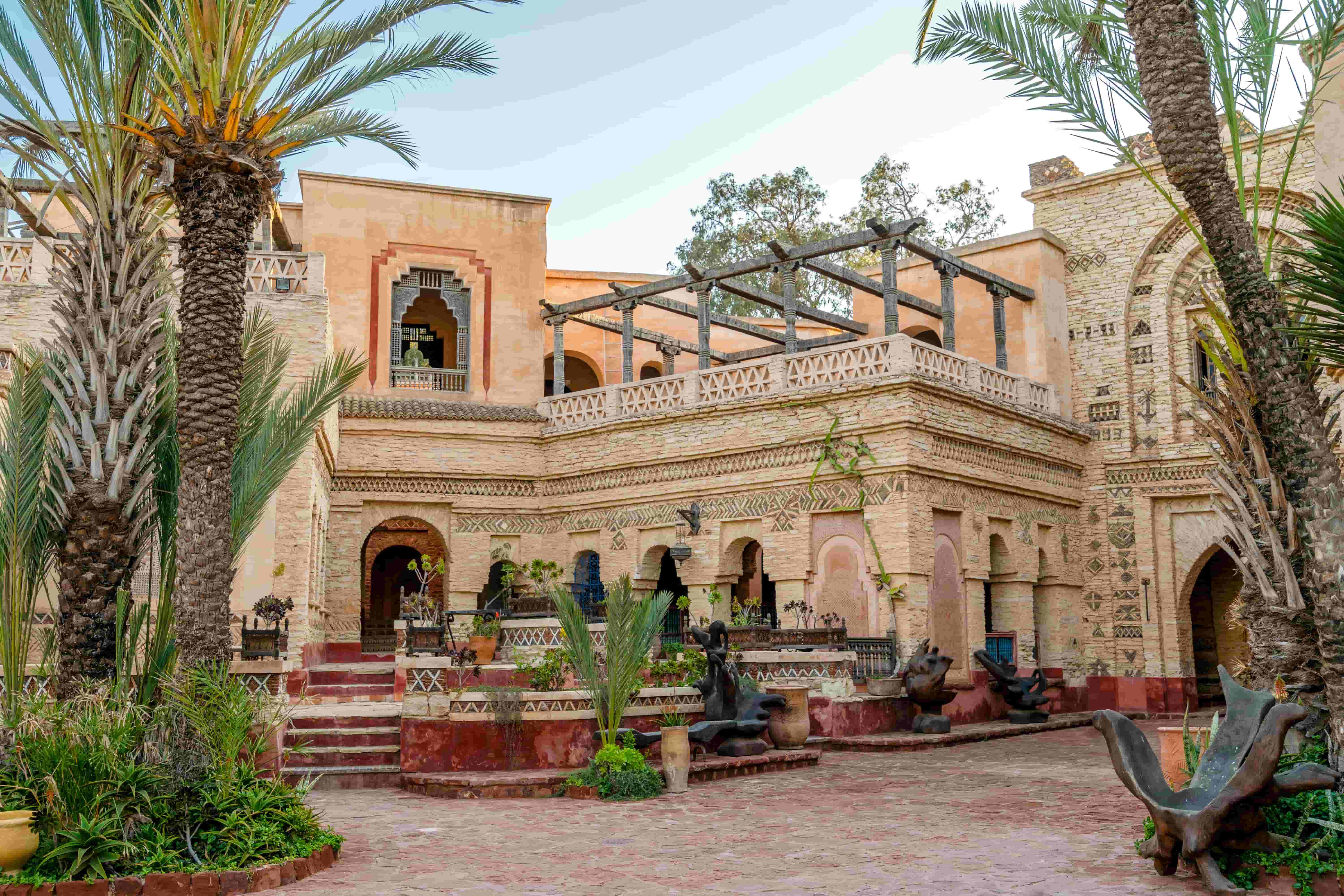 Riad marocain traditionnel durant une colonie de vacances au Maroc.