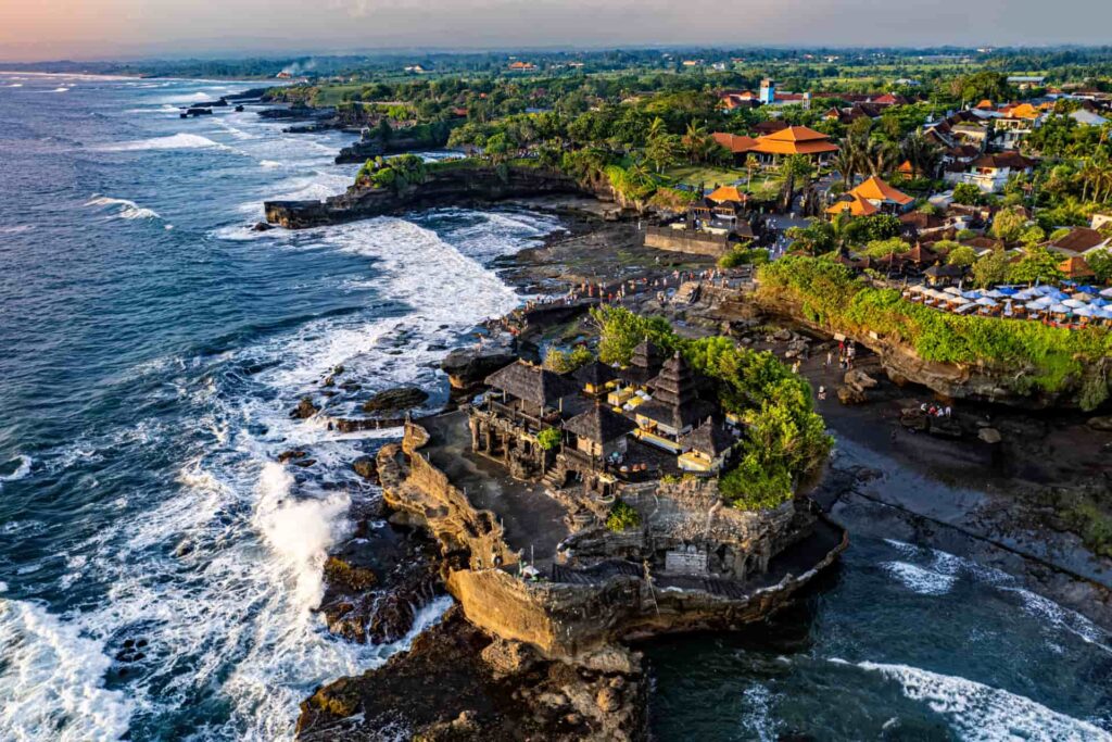 Temple Tanah Lot à Bali, monument exceptionnel en Indonésie