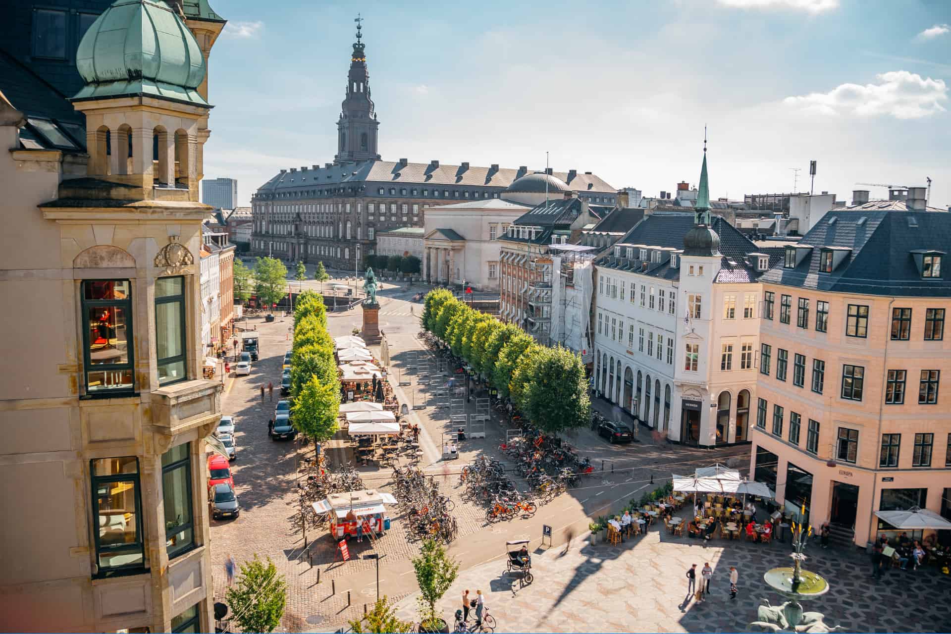 Vue aérienne de Nyhavn à Copenhague pendant une colonie de vacances au Danemark