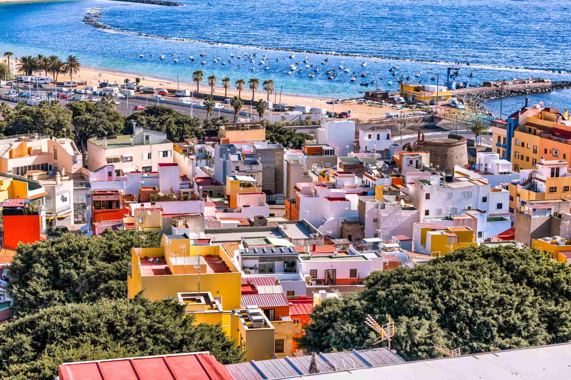 Vue panoramique du littoral de Tenerife lors d'un séjour linguistique aux Canaries