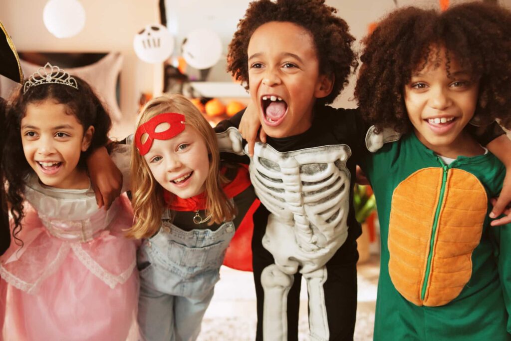 Soirée déguisée lors de la colonie de vacances Halloween Frissons et Magie
