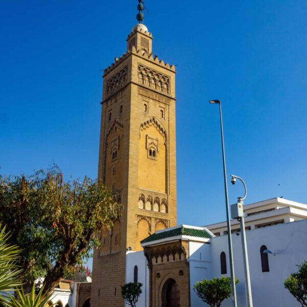 Mosquée Hassan II à Casablanca lors d'une colonie de vacances au Maroc.