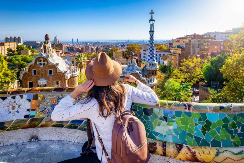 Vue depuis le parc Güell pendant une colonie de vacances Barcelone printemps.