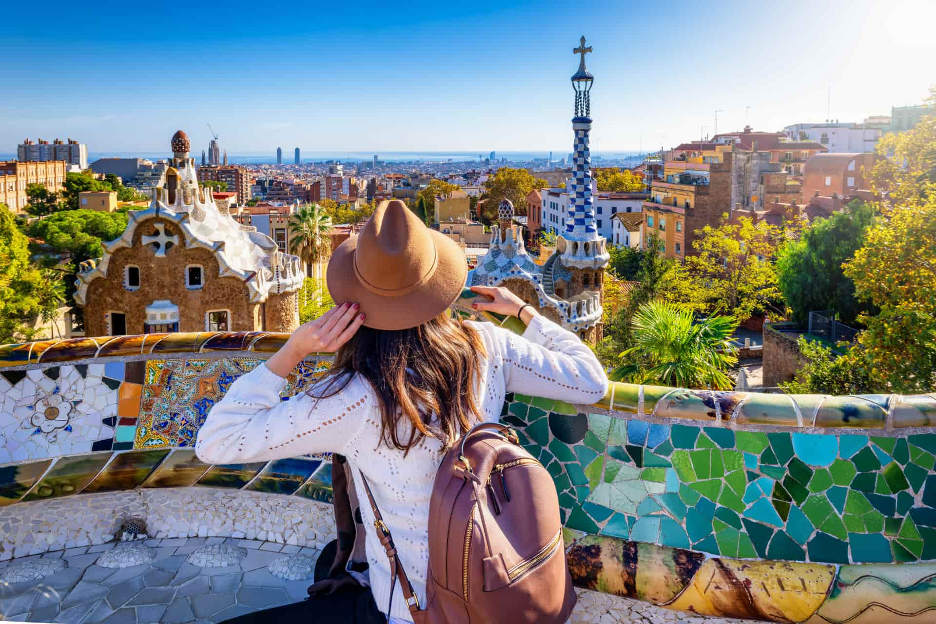 Vue depuis le parc Güell pendant une colonie de vacances Barcelone printemps.