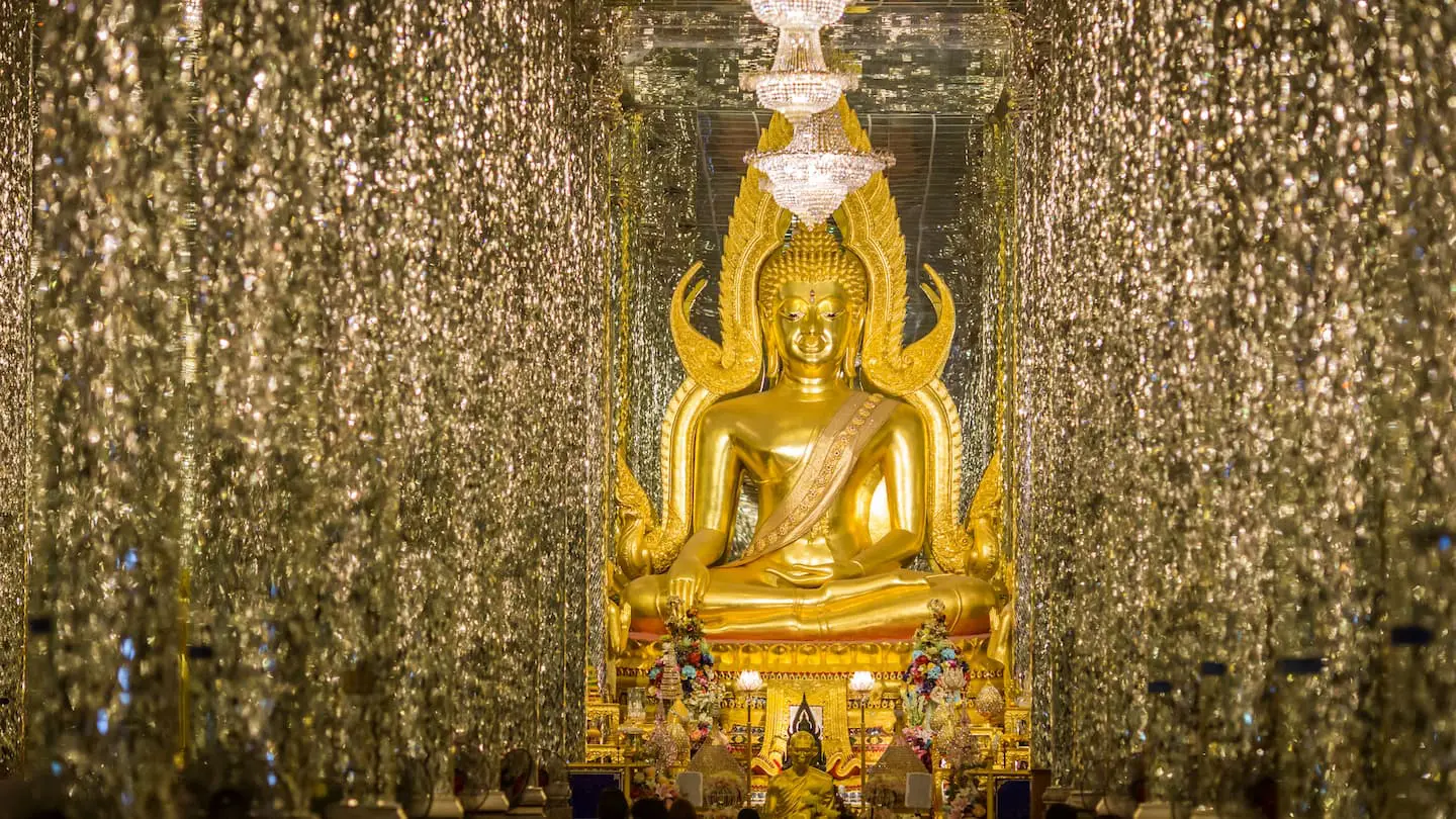 Visite Thaïlande temple verre Uthai Thani
