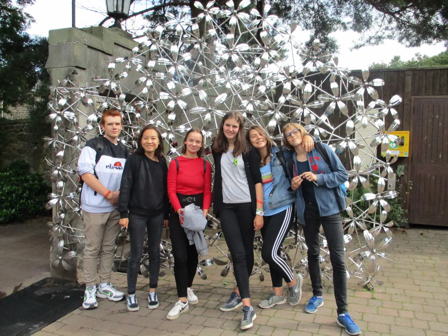 Colonie de vacances d'automne pour les adolescents. Visite du jardin botanique emblématique de la ville d'Édimbourg.