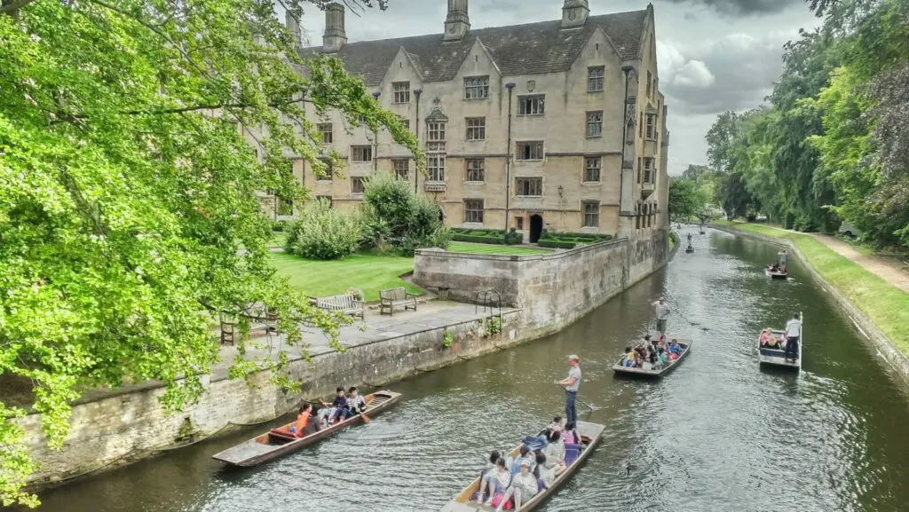 Séjour linguistique en Angleterre proposant un hébergement au sein du Cats College à Cambridge.