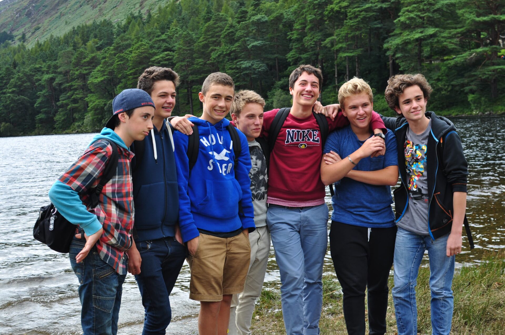 Jeunes participant à des activités de plein air au Carlingford Adventure Centre en Irlande