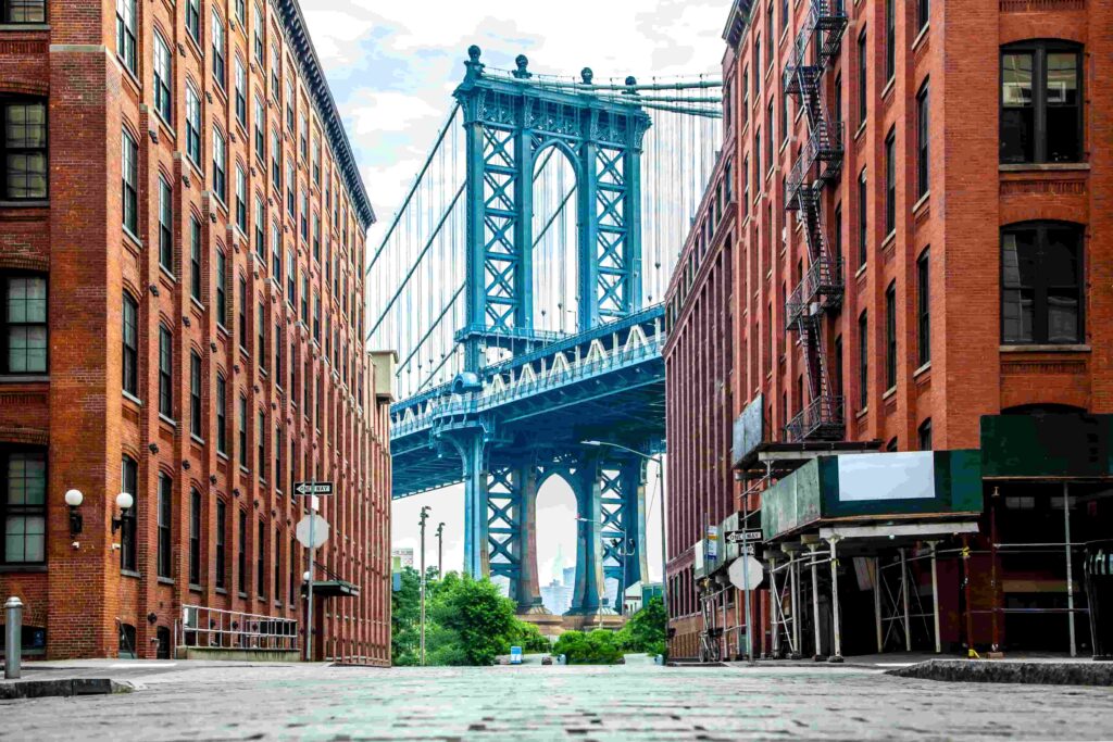 Quartier DUMBO à Brooklyn, vue iconique sur le Manhattan Bridge.