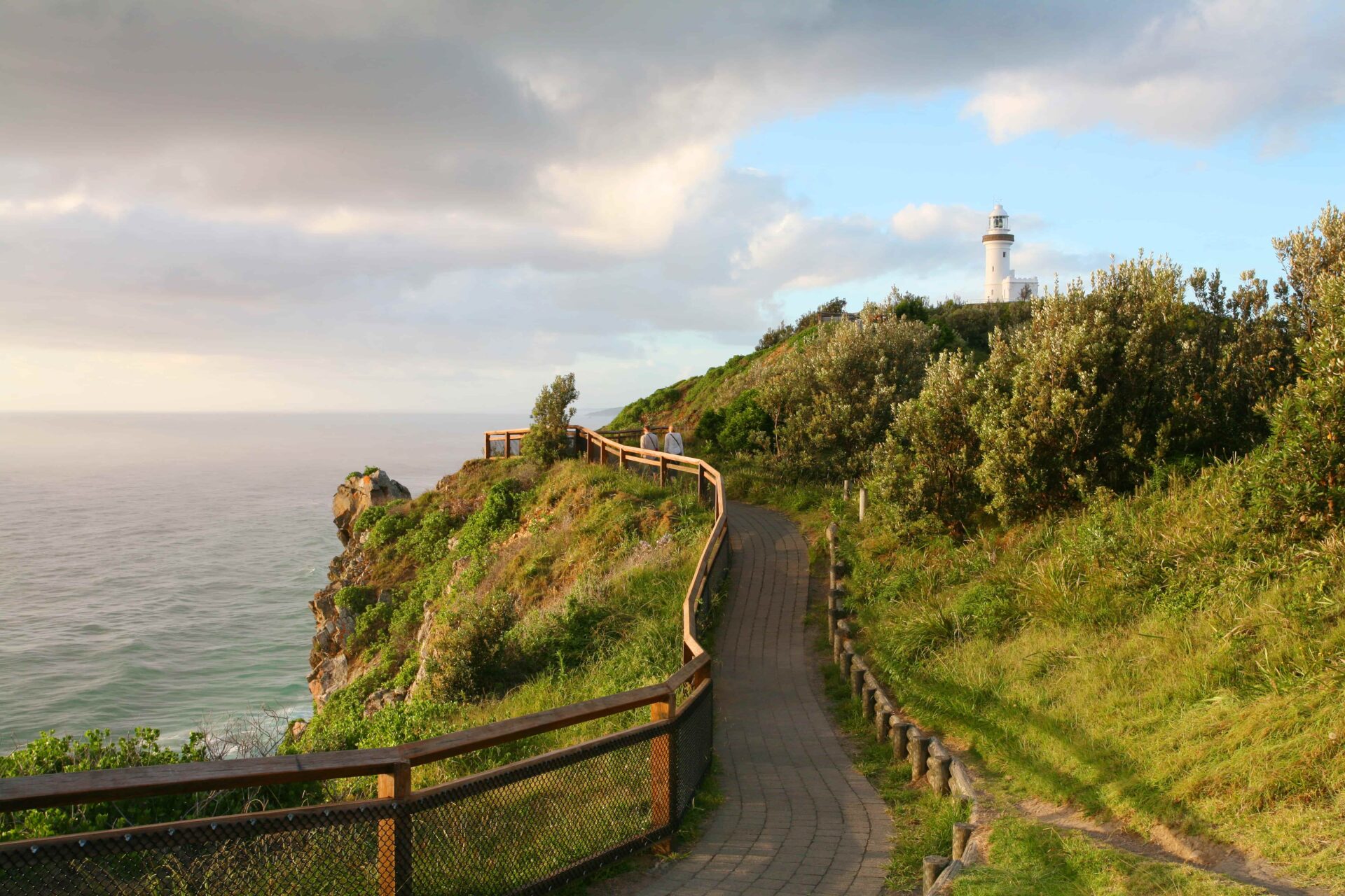 Chemin menant au phare de Byron Bay.