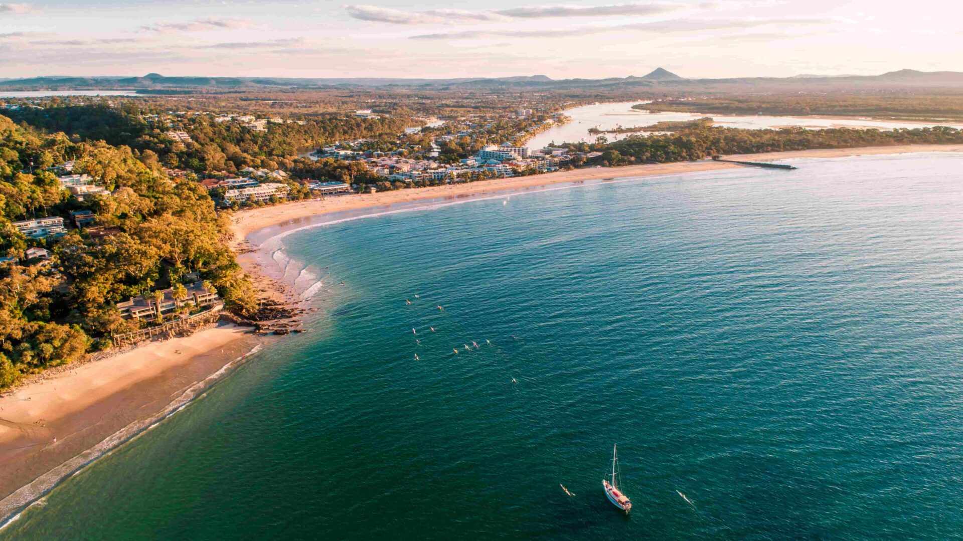 Vue aérienne de Noosa au coucher du soleil – séjour linguistique à Noosa